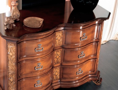 A chest of drawers on small feet Chest of drawers, Bizzotto