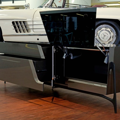 A chest of drawers MBS 005