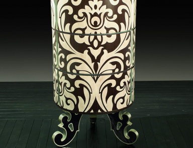 A chest of drawers made from natural wood The New Essential, Colombo Stile