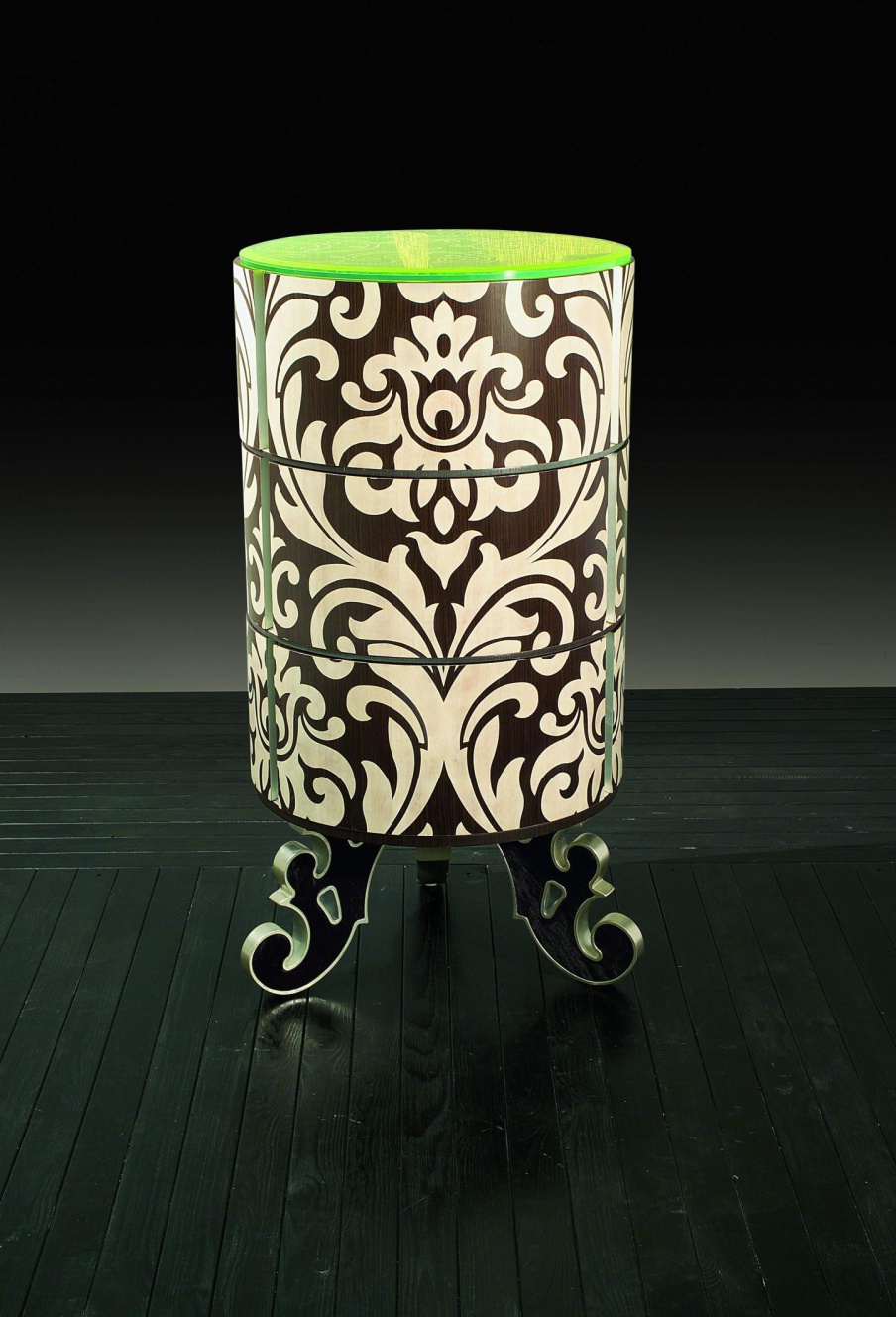 A chest of drawers made from natural wood The New Essential, Colombo Stile