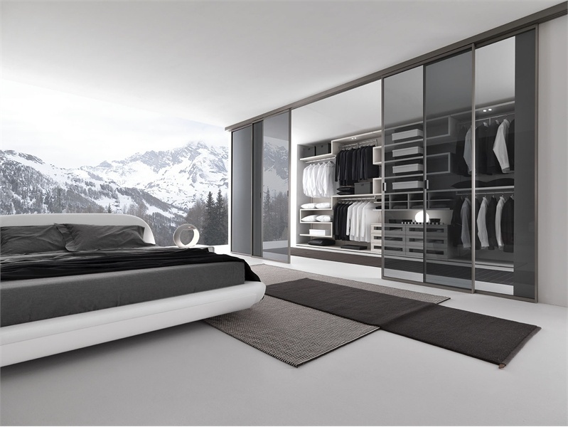 Wardrobe with facades based on aluminium profile, Varius Presotto