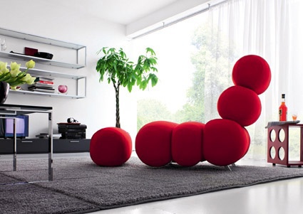 The unusual chair shape with metal legs, Bruco - Presotto