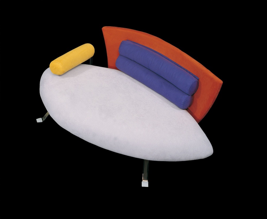 The sofa frame is made of solid wood Club, Il Loft