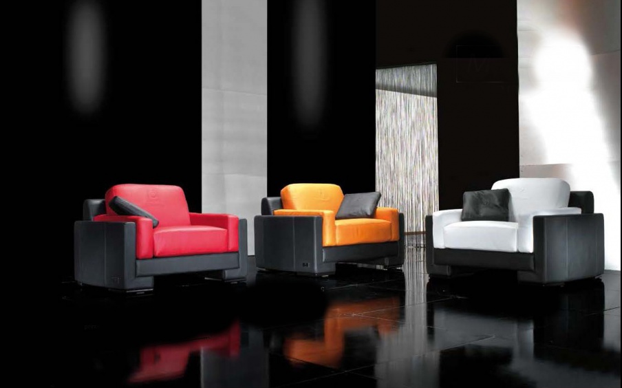 The Monza armchair's leather upholstery, Formitalia
