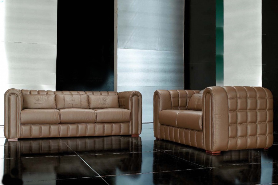The Grand Prix S sofa in leather upholstery, Formitalia