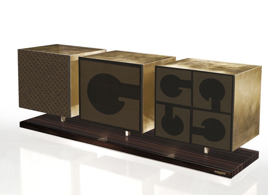 A chest of drawers with a frame made of natural wood, Formitalia