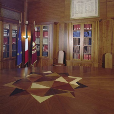 Conference table I Discorsi Platonici