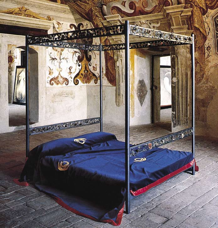A four-poster bed Teatro, Formitalia