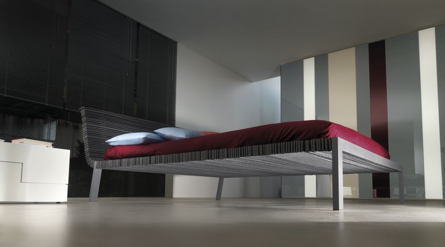 Bed and aluminum frame Steps B, Lago