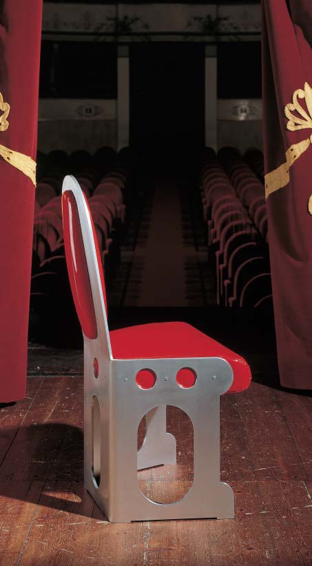 The Mantide chair in leather upholstery, Formitalia 