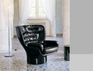 Armchair upholstered in leather or fabric Elda Longhi