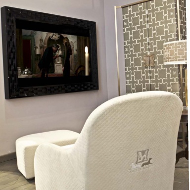 Chair with Ottoman Victoria