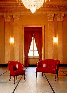 Sofa upholstered in leather Base Ministry, Mascheroni