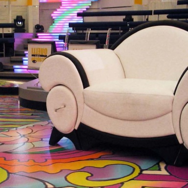 Chair Simon boulevard