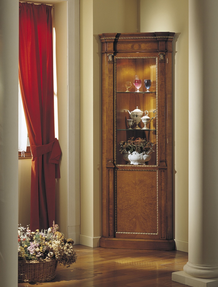 Angular show-window of wood, Francesco Molon