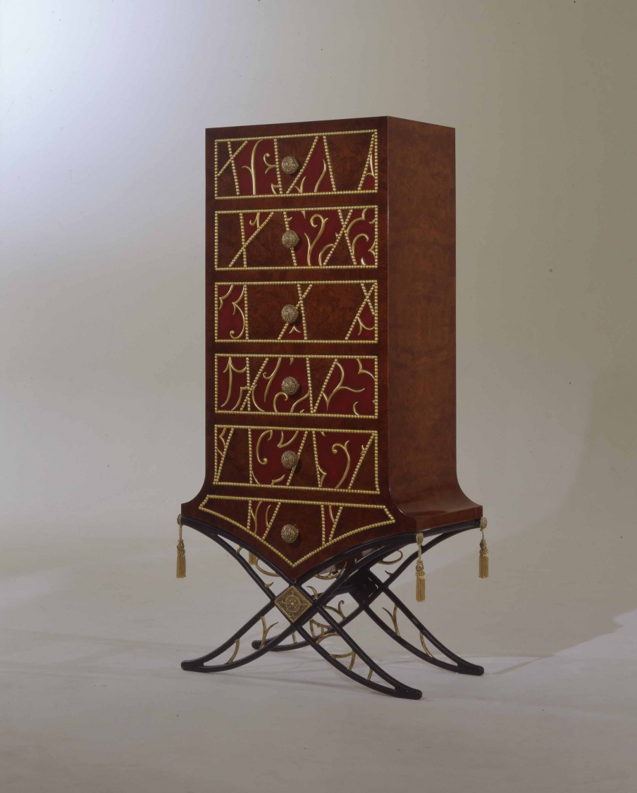 Chest Una Visione Di Eleganza, Stile Colombo