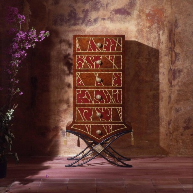 Chest Una Visione Di Eleganza