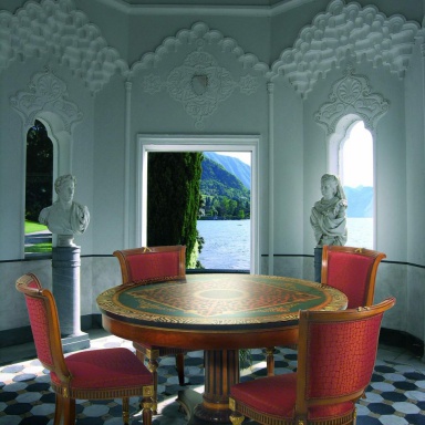 Dining table Treasures