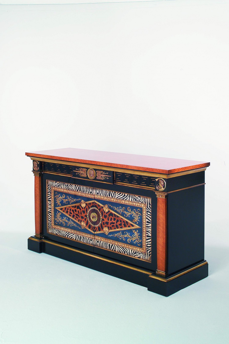 Dresser Of Treasures, Colombo Stile