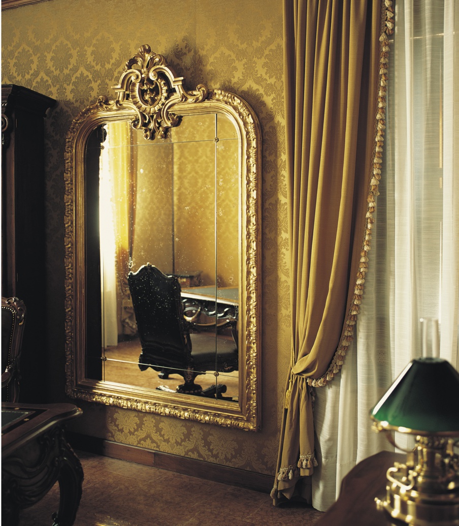 Wall mirror with wooden frame, Francesco Molon