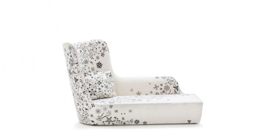 The couch is Closer in fabric, Moroso