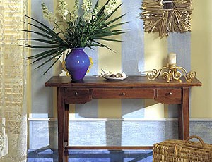 The console is made of solid wood, DOLFI