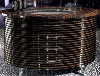 The Metropolitan oval chest, by Francesco Molon