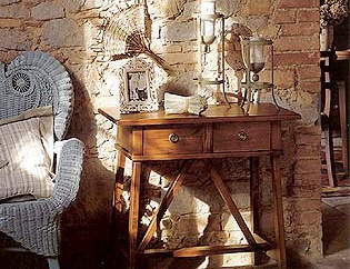 The console on high legs, DOLFI