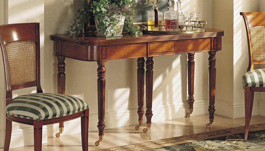 The console is natural wood, Francesco Molon