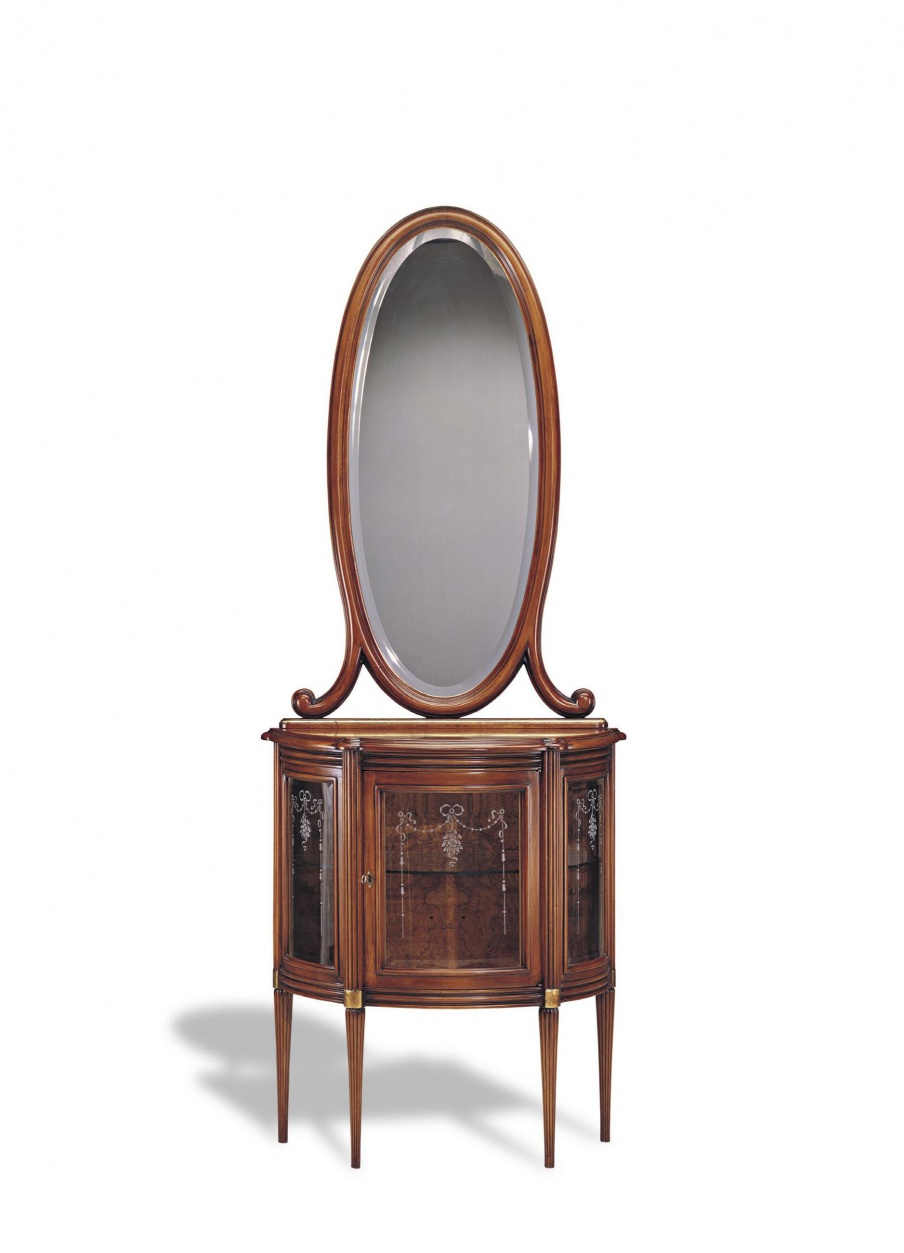 The console is natural wood, Francesco Molon