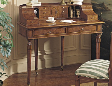 A Desk made of natural wood, Francesco Molon