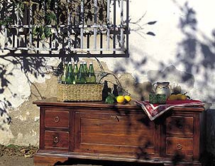 Pedestal / bench , DOLFI