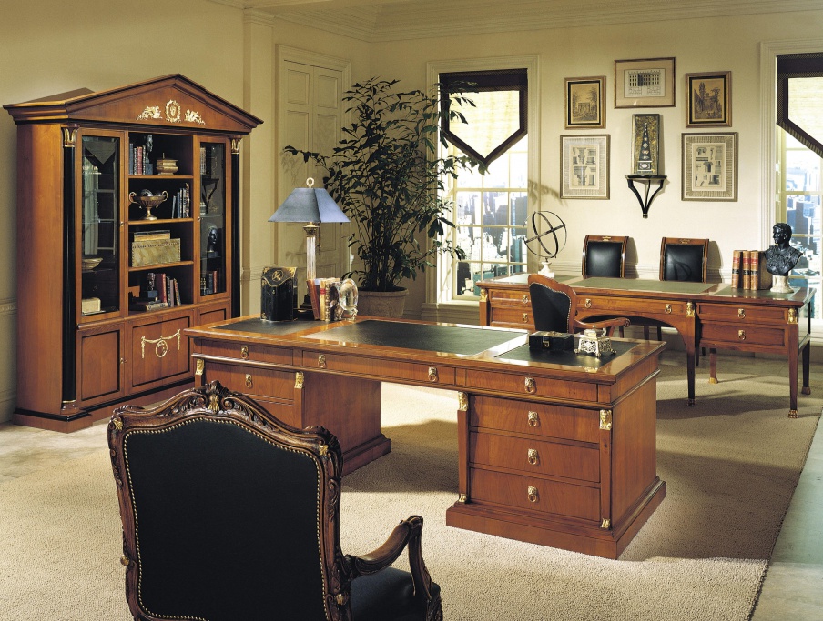 A Desk made of natural wood, Francesco Molon