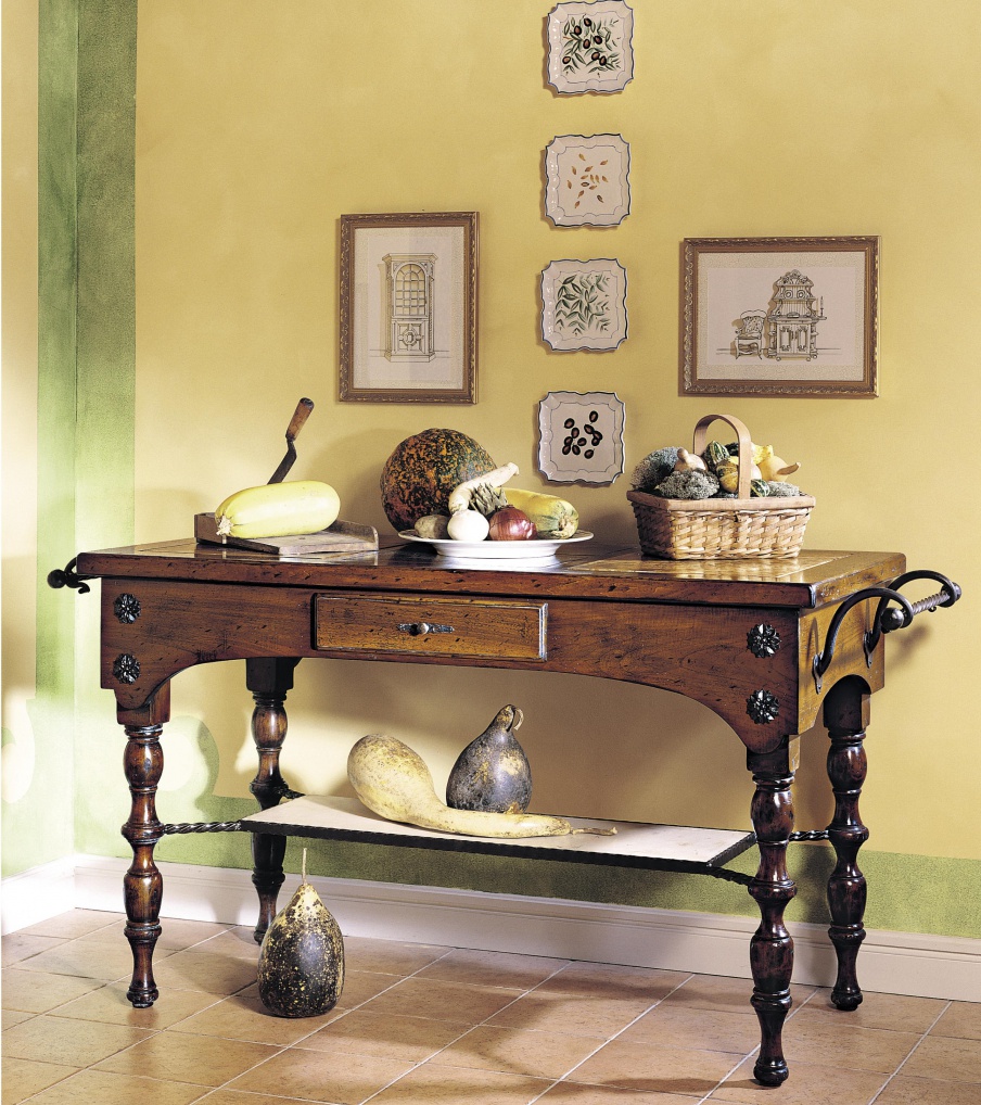 The console is natural wood, Francesco Molon