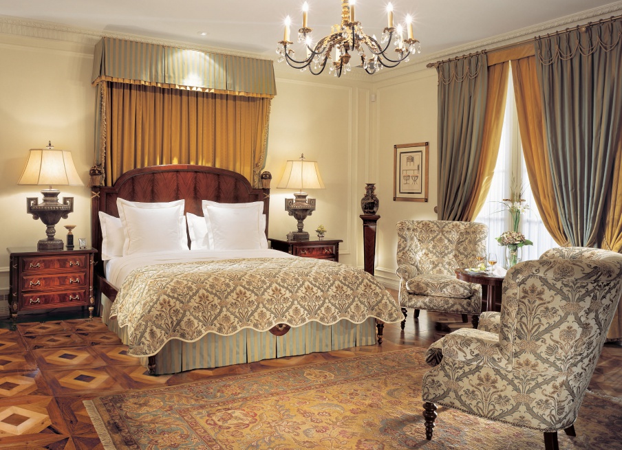 Bedroom at hotel Le St-James, Francesco Molon