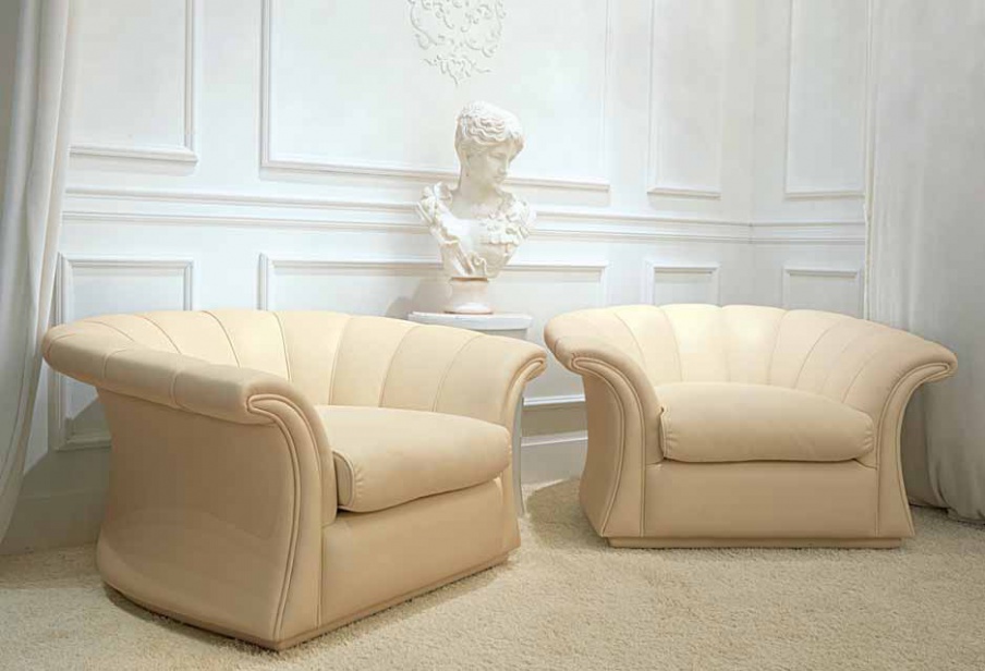 The semi-circular chair Perla, Zanaboni