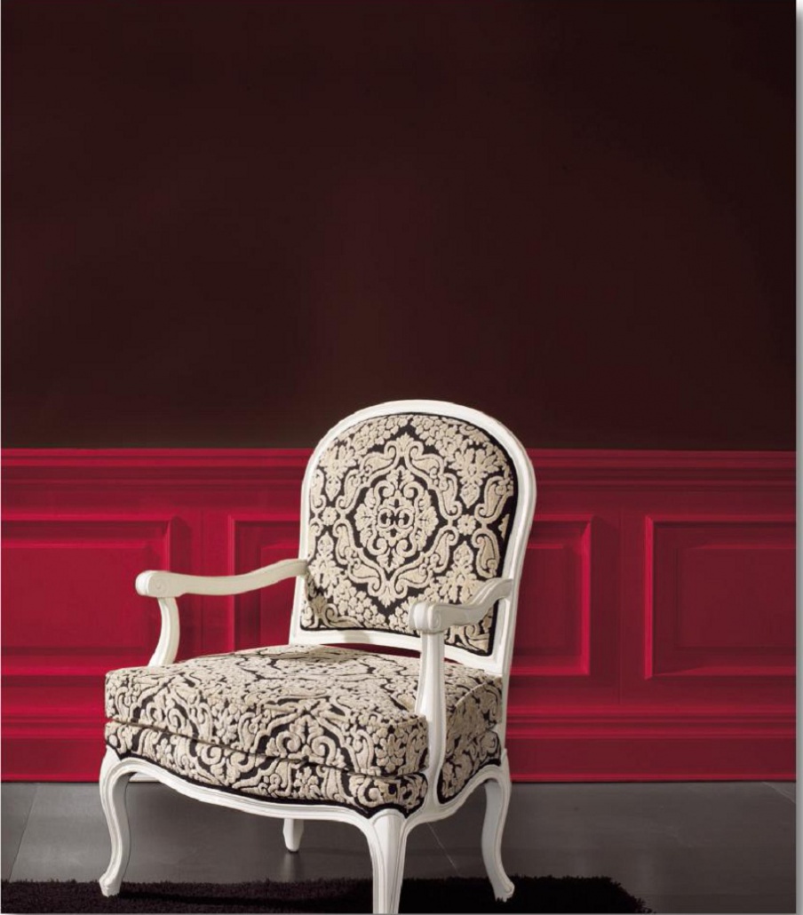 A chair with an open frame, Elledue
