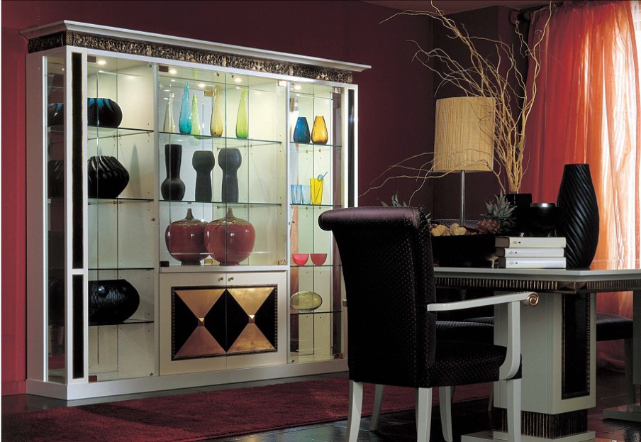 Showcase with glass shelves, Elledue