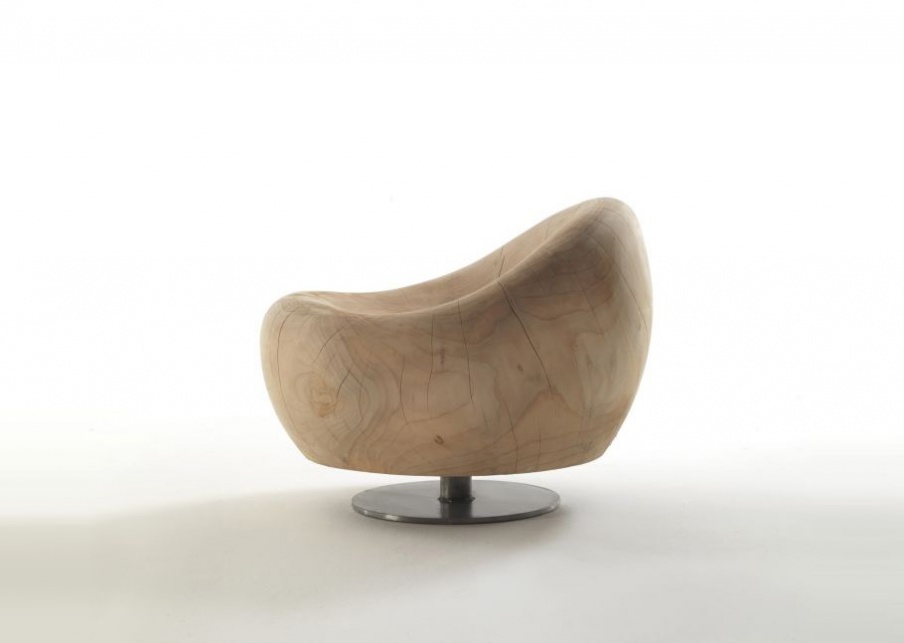 The chair of wood of a cedar Base Girevole Maui, Riva 1920