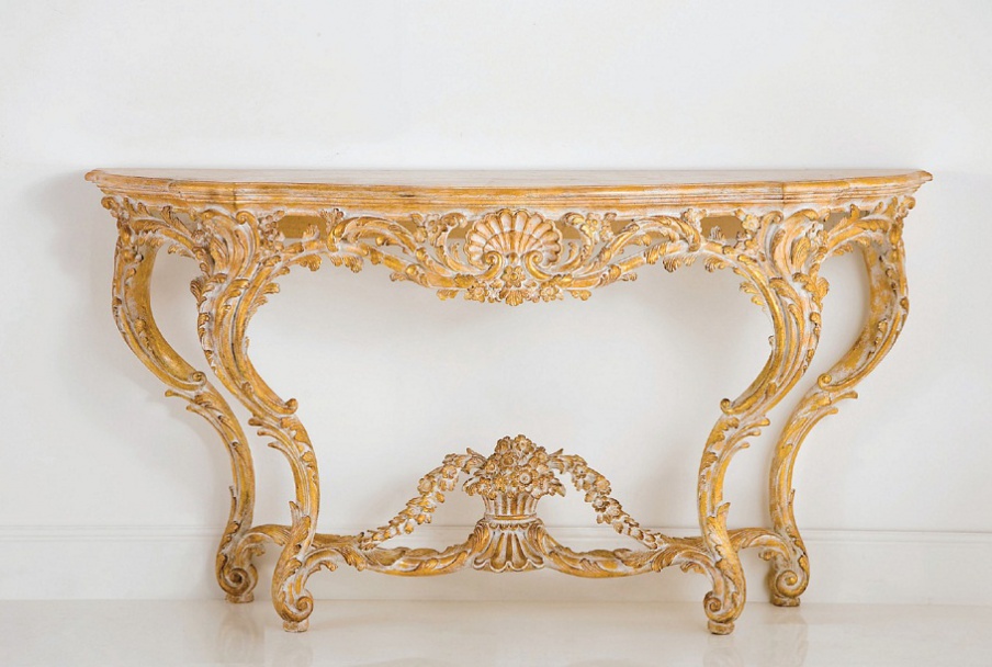 The console is carved from solid wood, Chelini