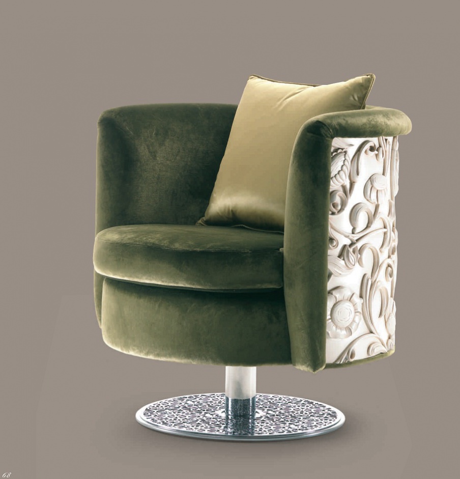 Chair rotating on a metal pole Saraya, Elledue