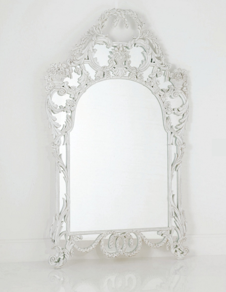 The mirror is made of solid wood with carving, Chelini