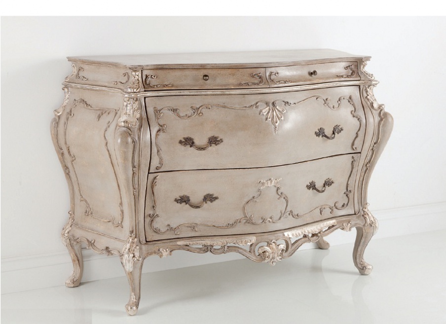 A chest of drawers made of solid wood, Chelini