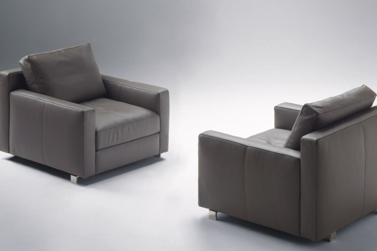 CHAIR: WOODEN FRAME AND METAL MASSIMOSISTEMA, POLTRONA FRAU