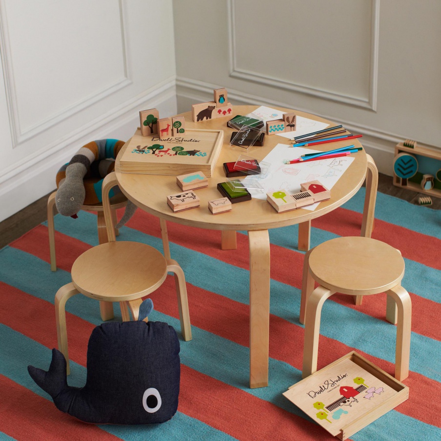 The table and stools children's Primary Natural, DwellStudio