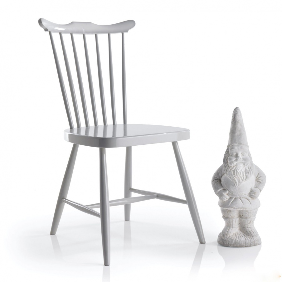 Chair with high back made of solid wood Sve, Moda