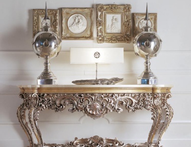 The console is natural wood Jumbo Collection