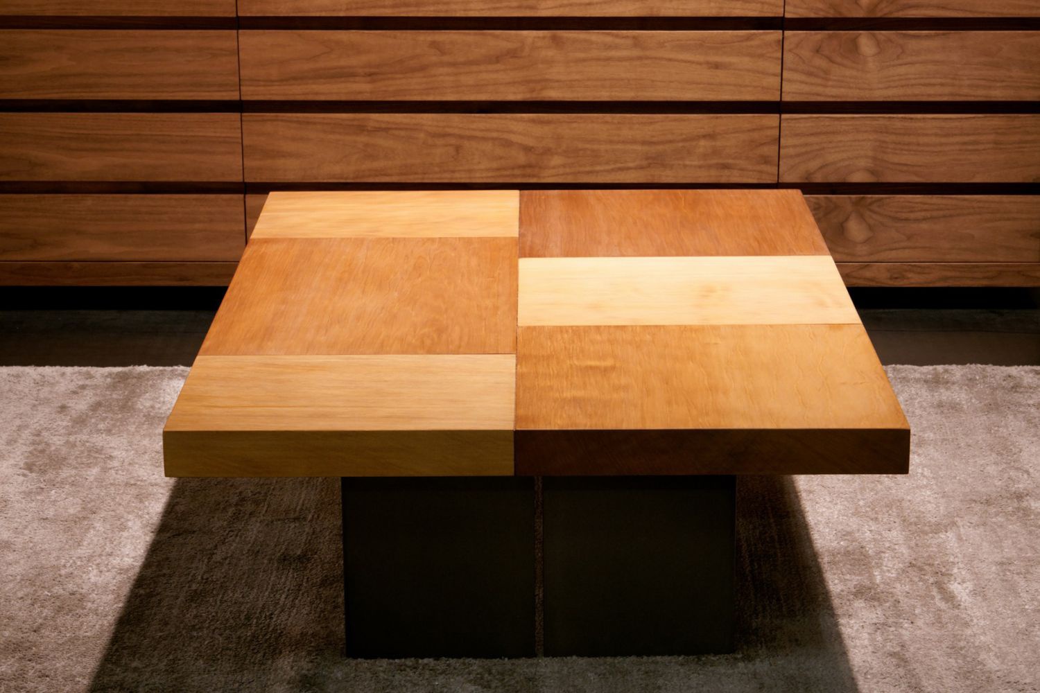 Coffee table with polished top made of Kauri wood Block Auckland, Riva