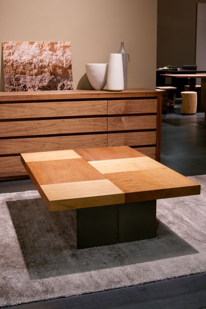 Coffee table with polished top made of Kauri wood Block Auckland, Riva