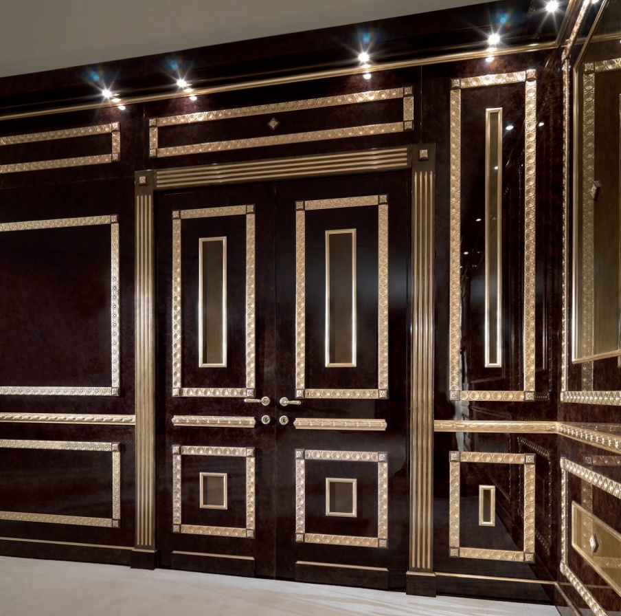 Doors of solid wood with carved gilded, Turri